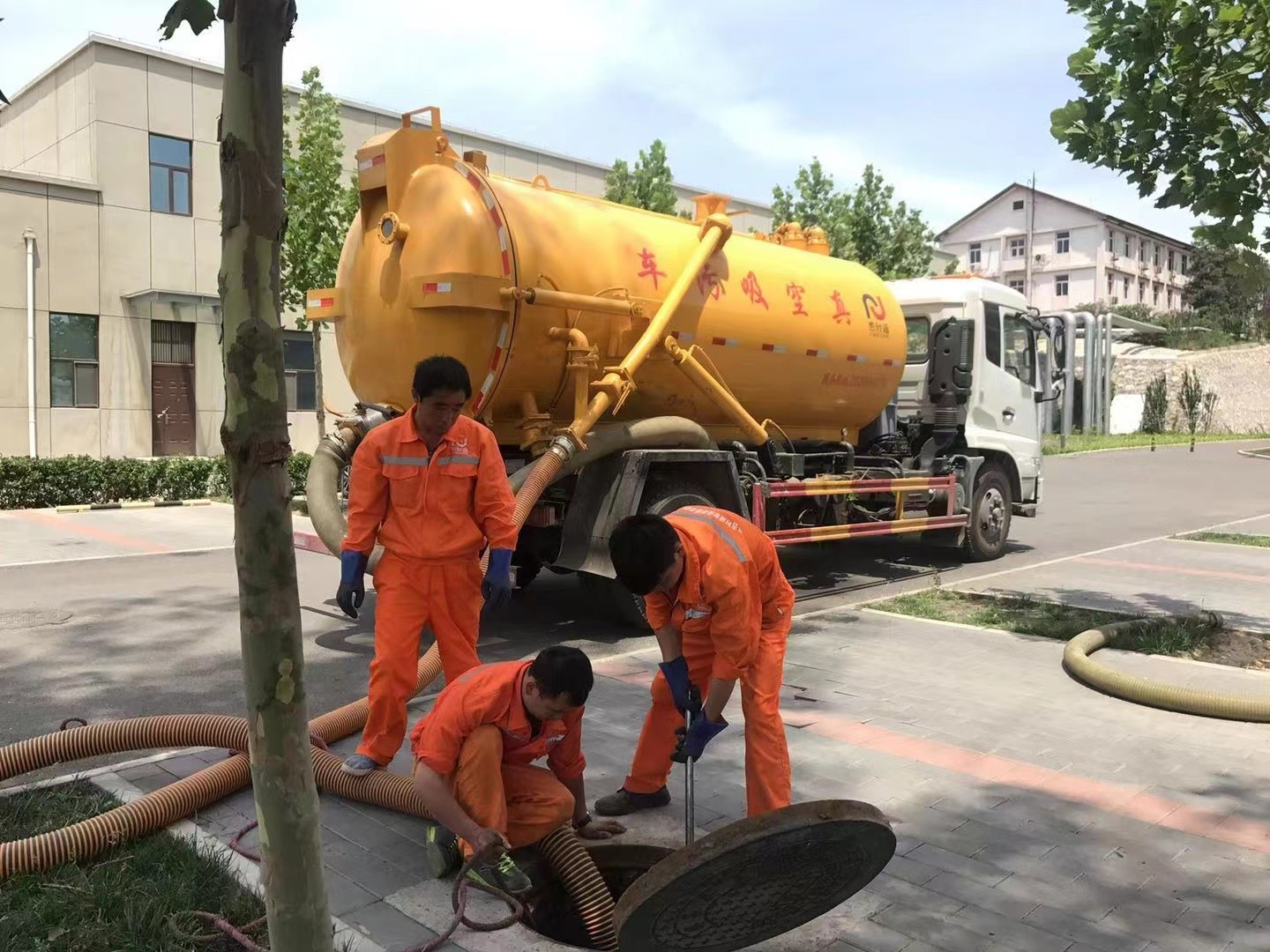 皇姑化粪池清理与5-8吨吸粪车施工效率分析